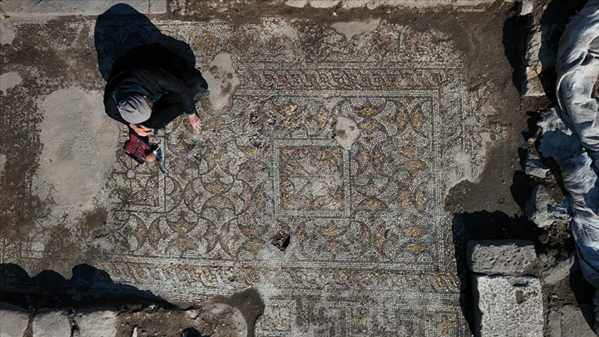 İzmir Pergamon’da Mozaikli Ev gün yüzüne çıkarılıyor